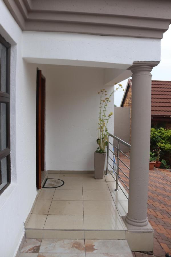 Tlelakufuma Guest House Johannesburg Exterior foto